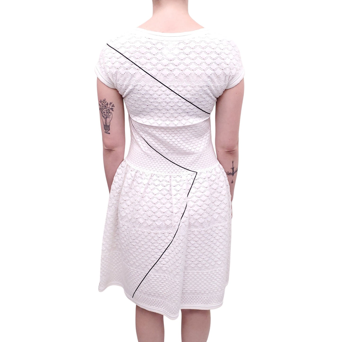 CHANEL WHITE DRESS WITH BLACK STITCHING DETAIL - SIZE 36