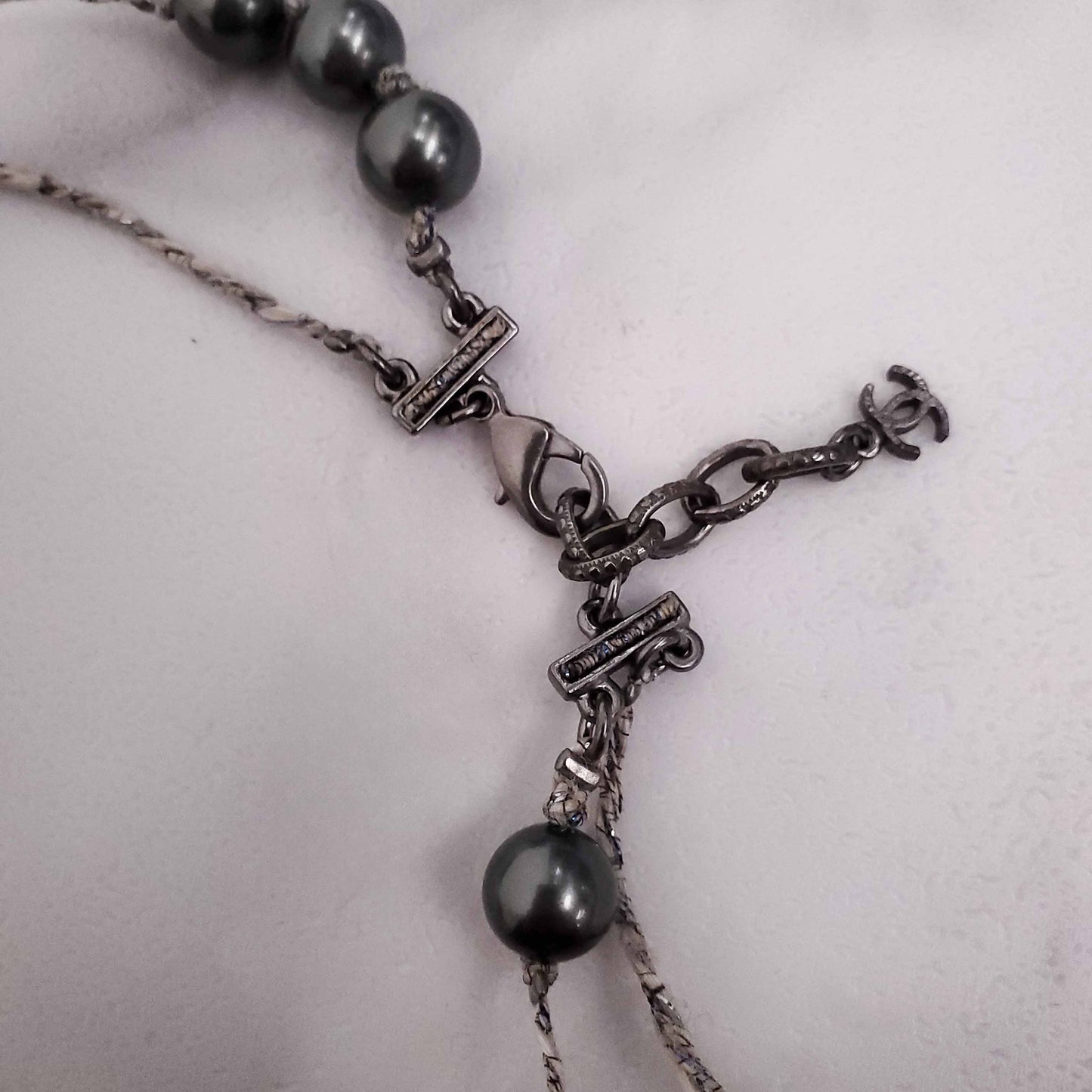 CHANEL GREY PEARL NECKLACE WITH METALLIC STRING DETAIL