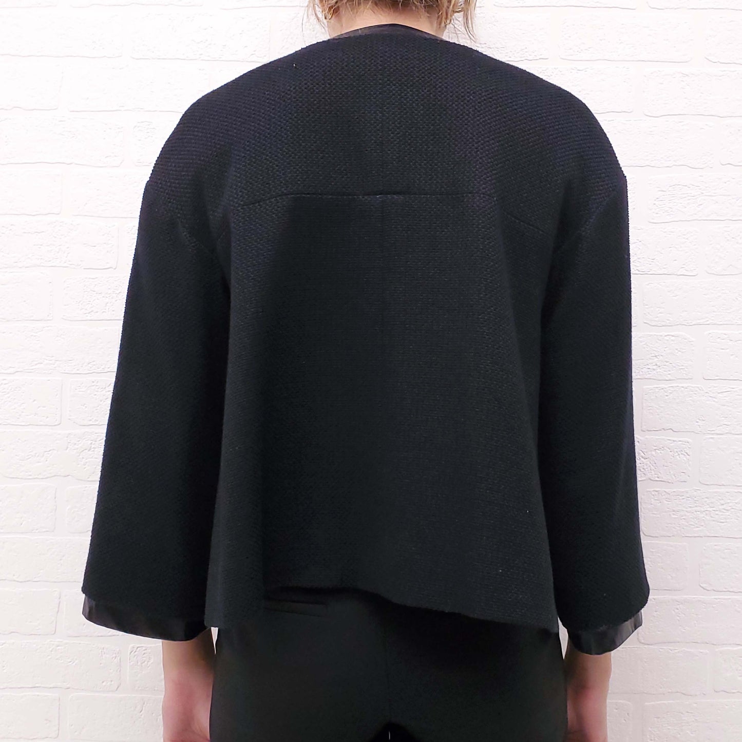 CHANEL TWEED JACKET WITH PEARL LOGO BUTTONS AND LEATHER DETAIL - SIZE 40