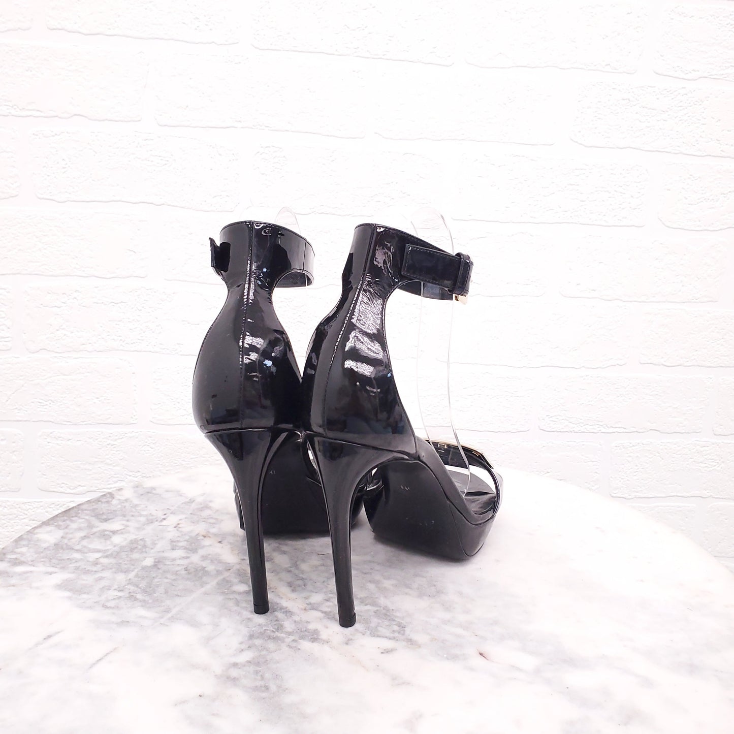 ROGER VIVIER BLACK PATENT HEELS - SIZE 39