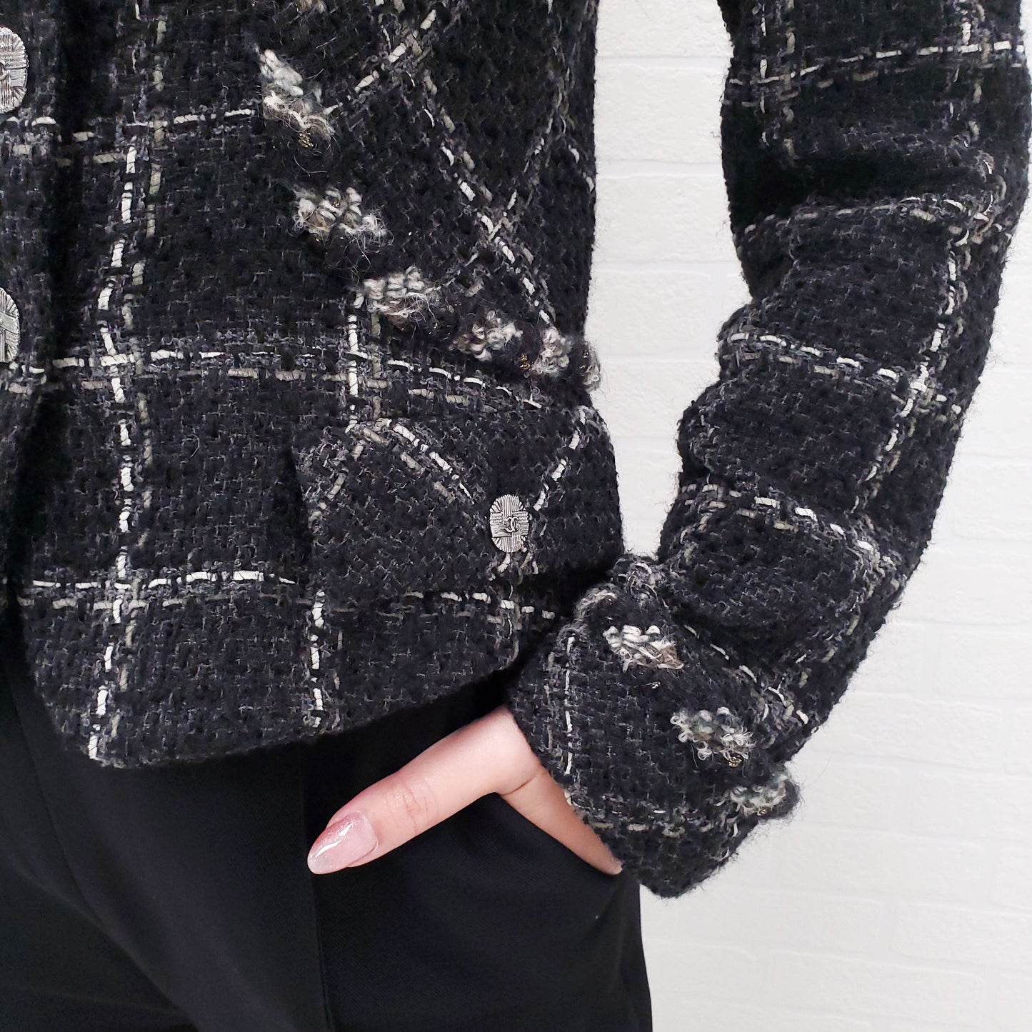 CHANEL TWEED GREY AND WHITE BLAZER - SIZE 38
