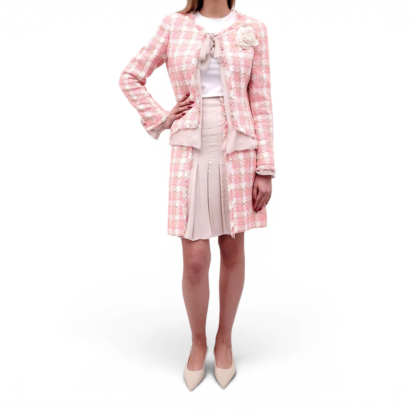 CHANEL PINK HOUNDSTOOTH TWEED SUIT WITH REMOVABLE CAMILA BROOCHES - SIZE 40