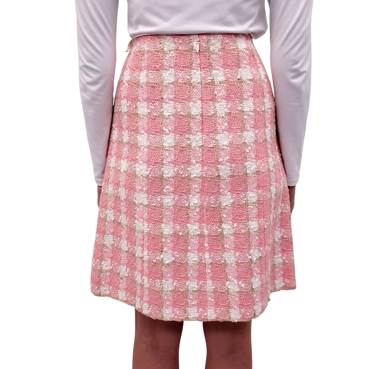 CHANEL PINK HOUNDSTOOTH TWEED SUIT WITH REMOVABLE CAMILA BROOCHES - SIZE 40