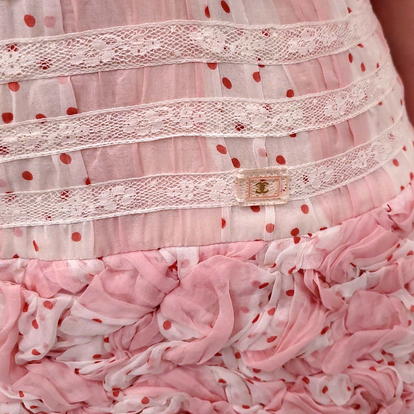 CHANEL S/S 2002 PINK POLKA DOT RUCHED PATTERNED DRESS WITH LACE AND LOGO DETAIL - SIZE 40