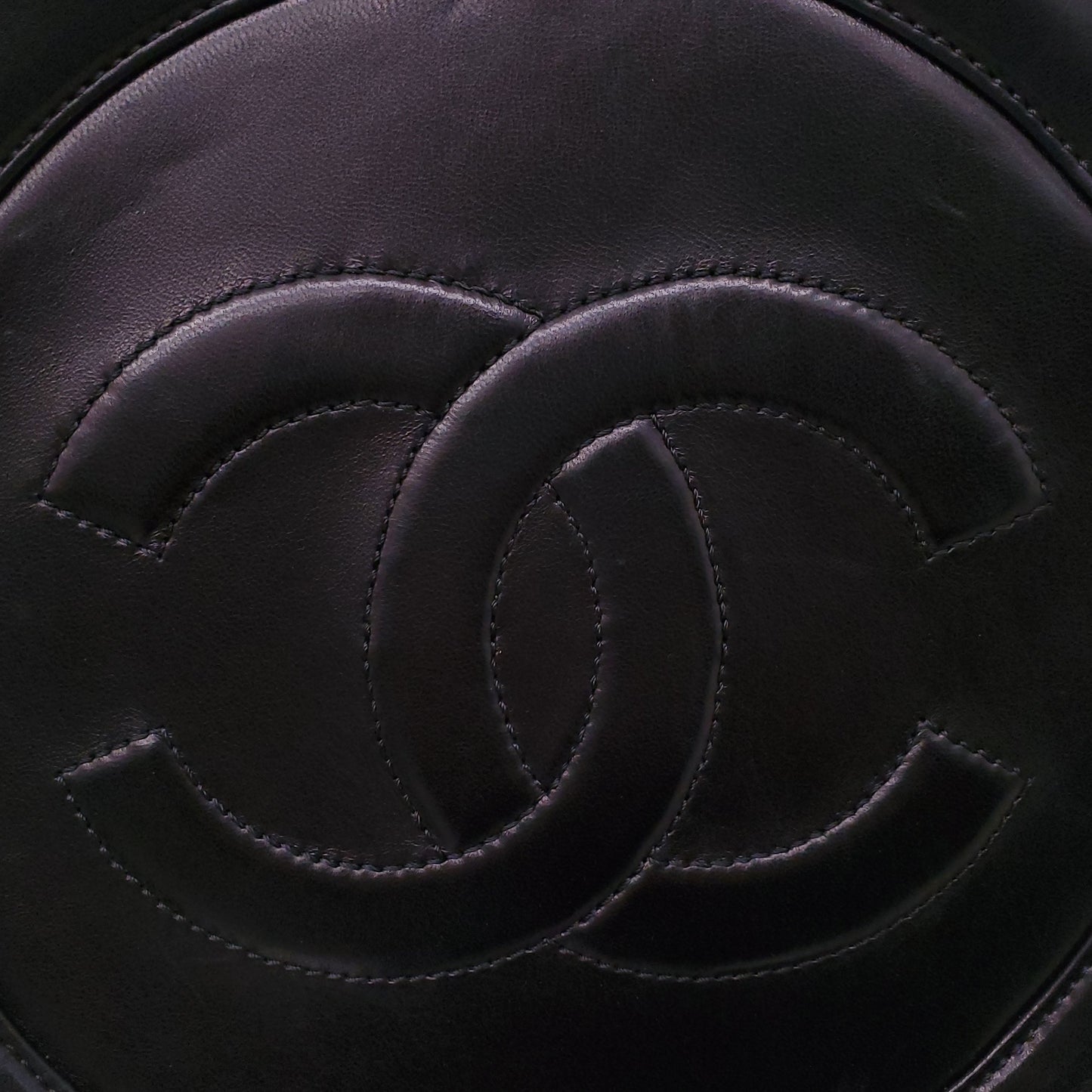 CHANEL VINTAGE BLACK ROUND CC WRISTLET