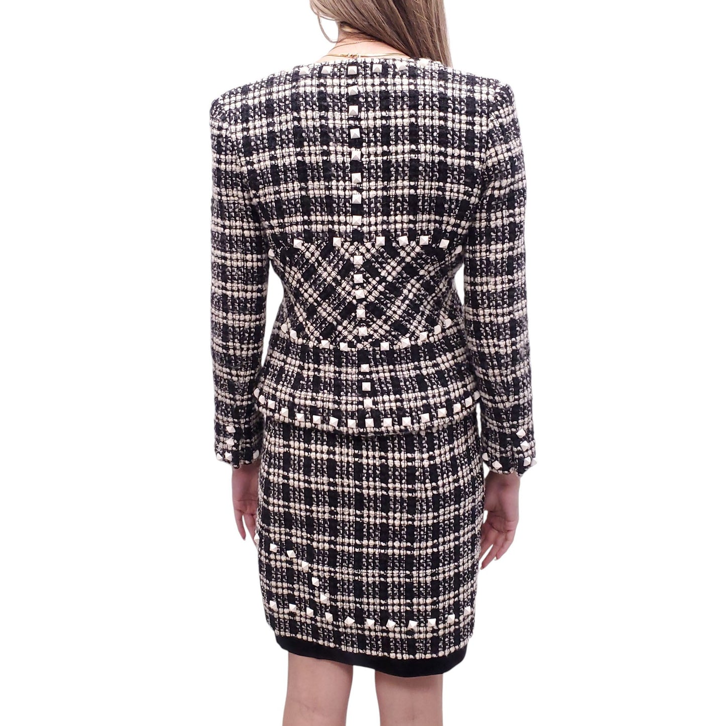 CHANEL CREAM AND BLACK METALLIC TWEED SUIT WITH STUDDED DETAIL - SIZE 38/40