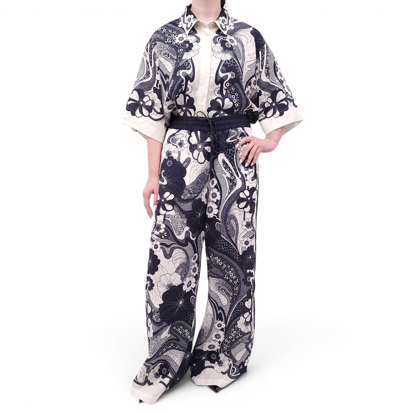 ALEMAIS CREAM AND NAVY FLAX LINEN FLORAL SET - SIZE 12