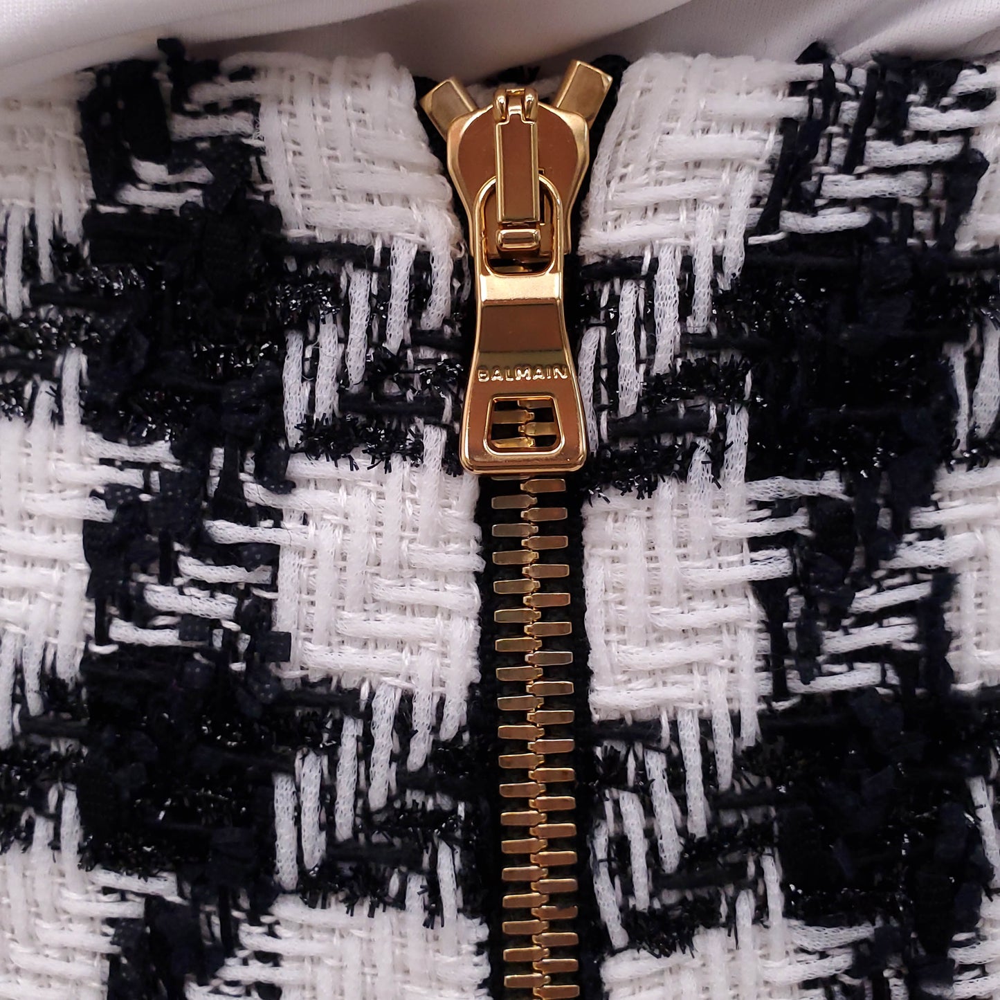 BALMAIN WHITE AND BLACK TWEED HOUNDSTOOTH BLAZER AND SKIRT SET - SIZE 36