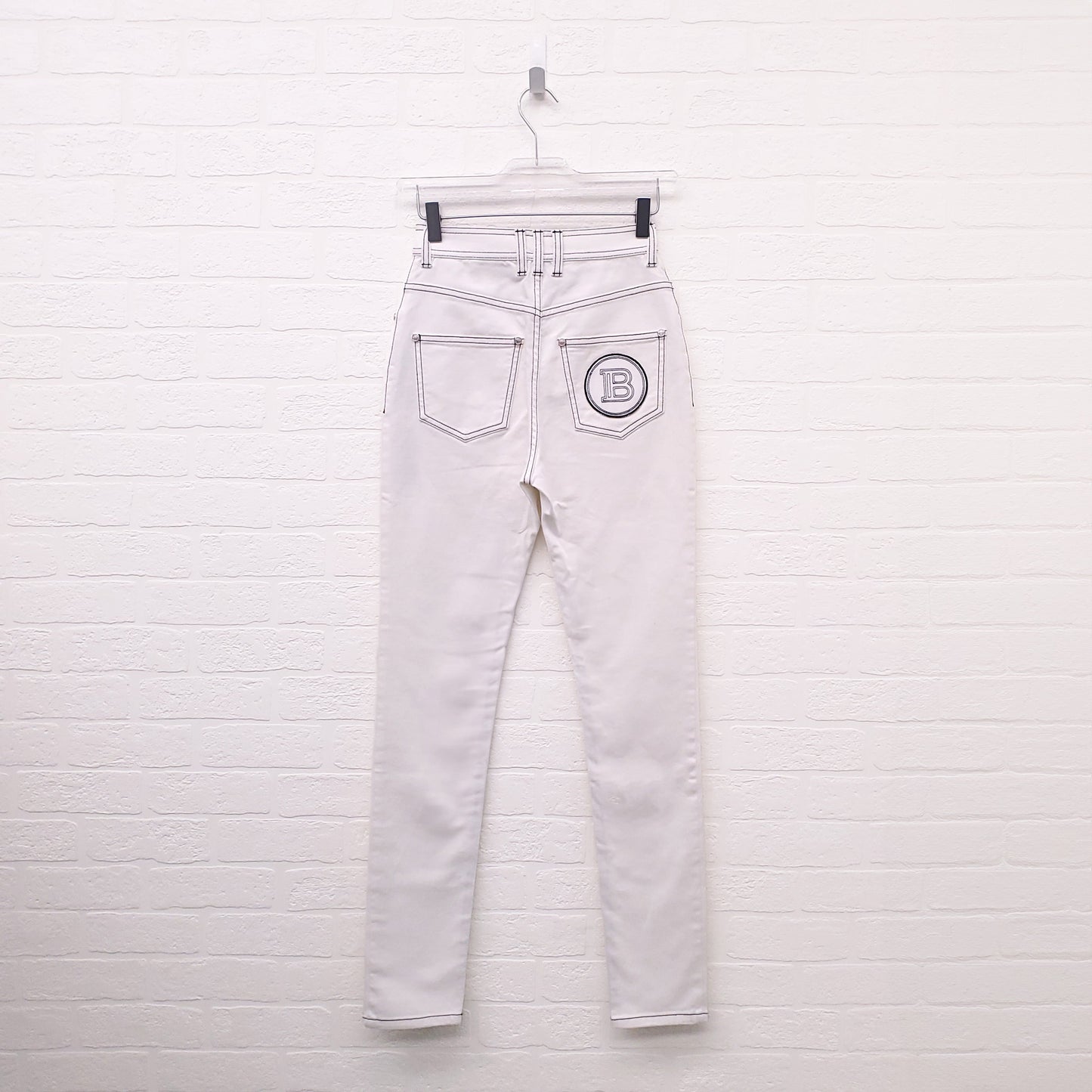 BALMAIN WHITE JEANS WITH BLACK STITCHING - SIZE 34