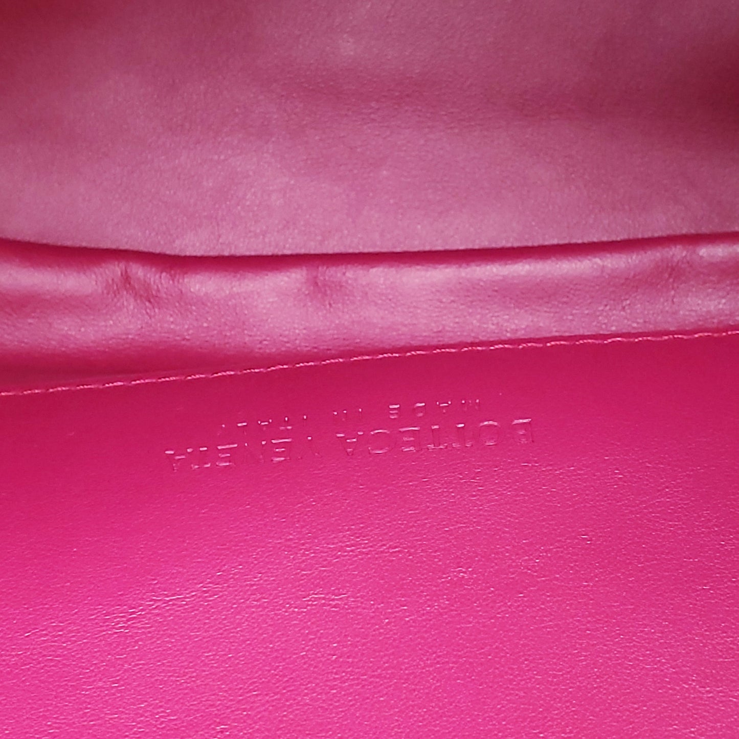 BOTTEGA VENETA FUSCIA 2WAY BEAK BAG