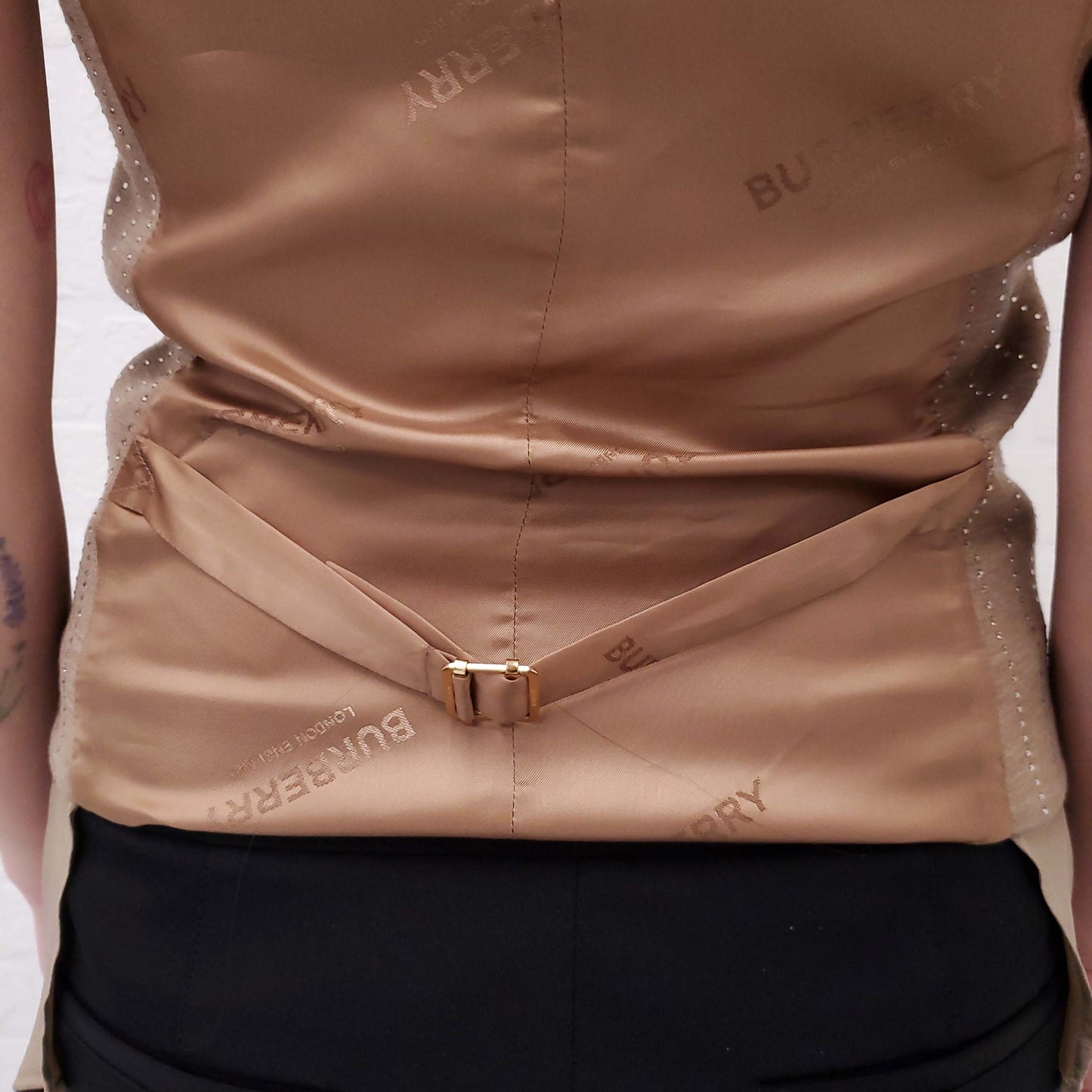 BURBERRY COTTON AND SILK SLEEVELESS BLOUSE WITH CRYSTAL VEST - SIZE 2