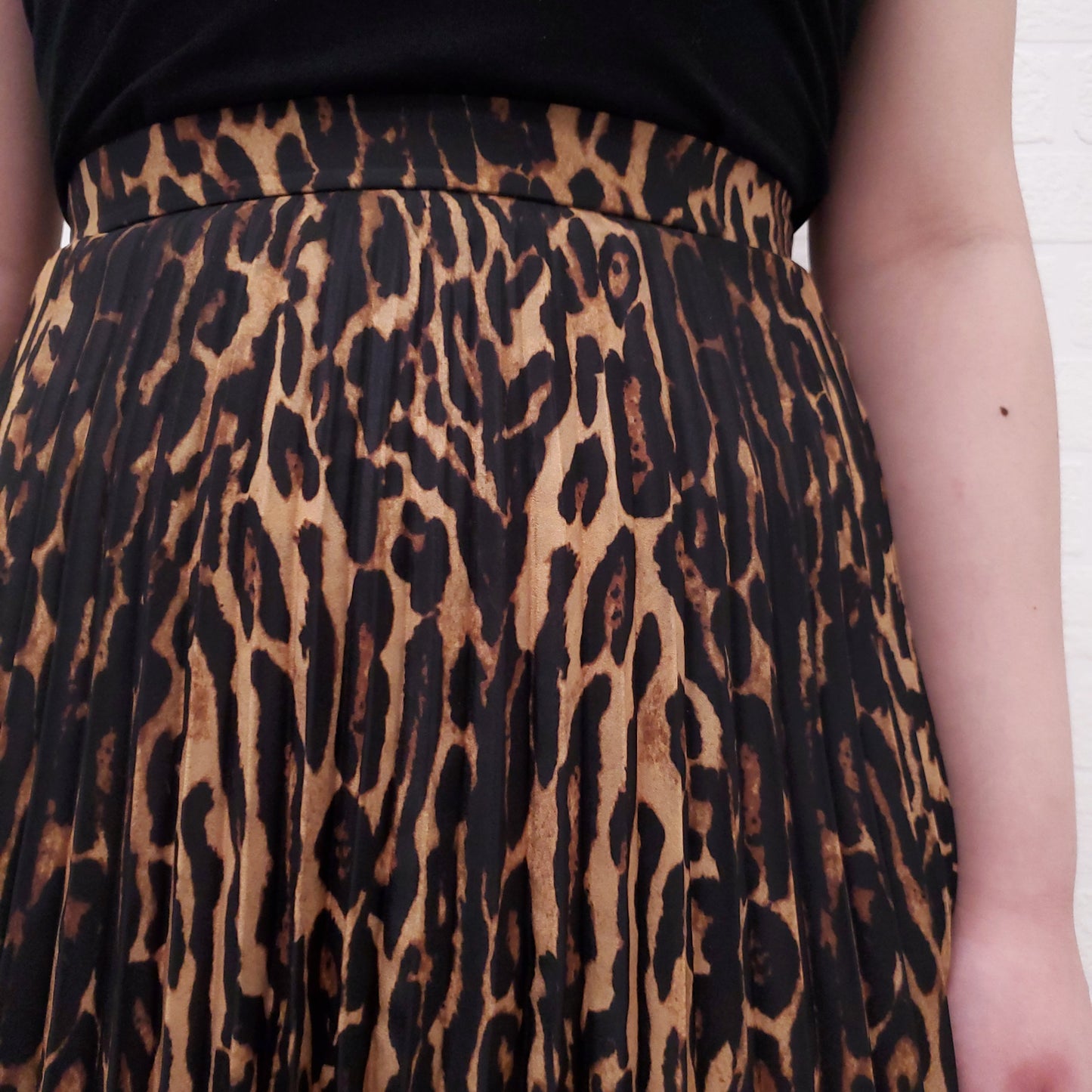 BURBERRY LEOPARD PLEATED SKIRT - SIZE 4