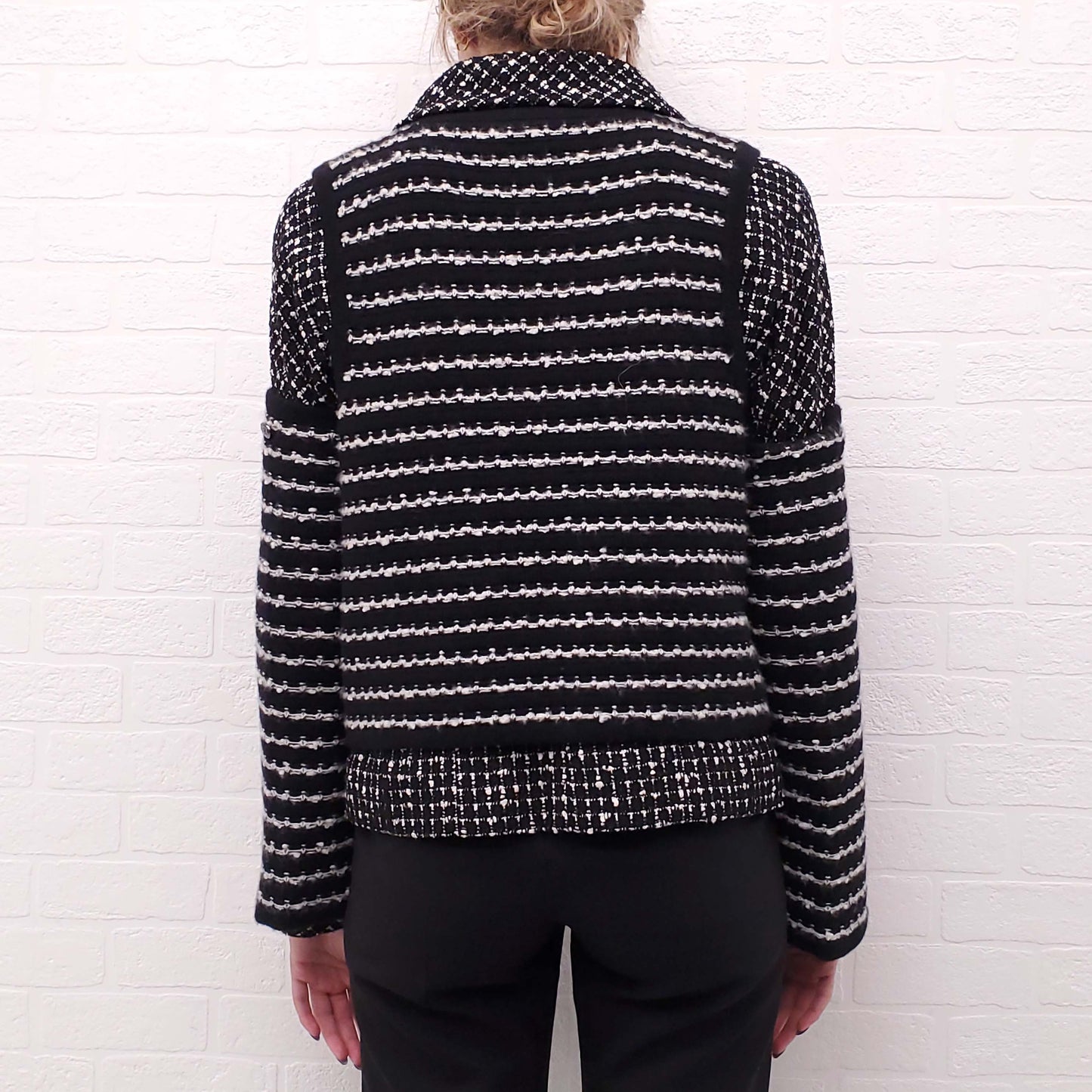 CHANEL 2010 BLACK AND WHITE TWEED JACKET WITH CASHMERE VEST AND SLEEVES - SIZE 42