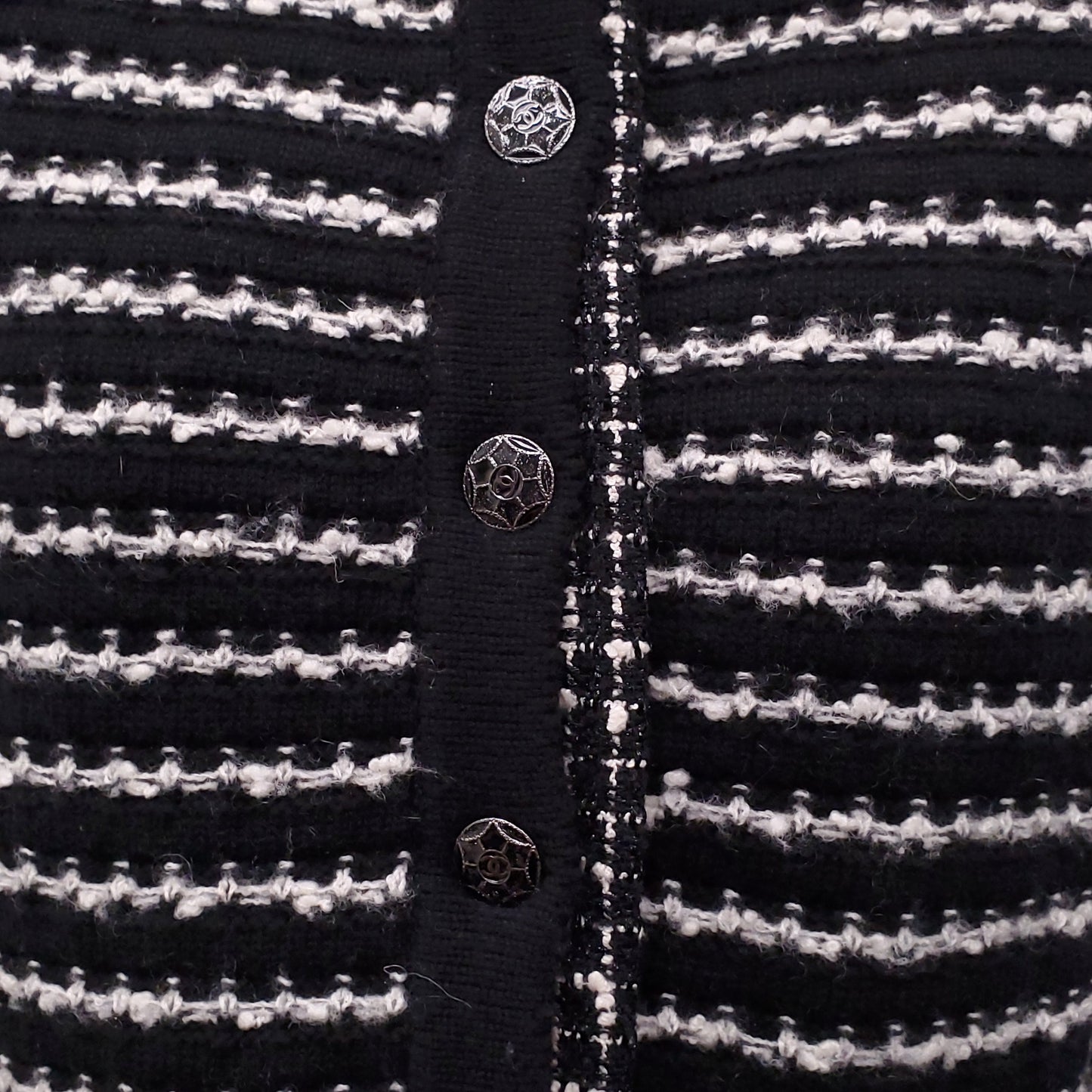 CHANEL 2010 BLACK AND WHITE TWEED JACKET WITH CASHMERE VEST AND SLEEVES - SIZE 42