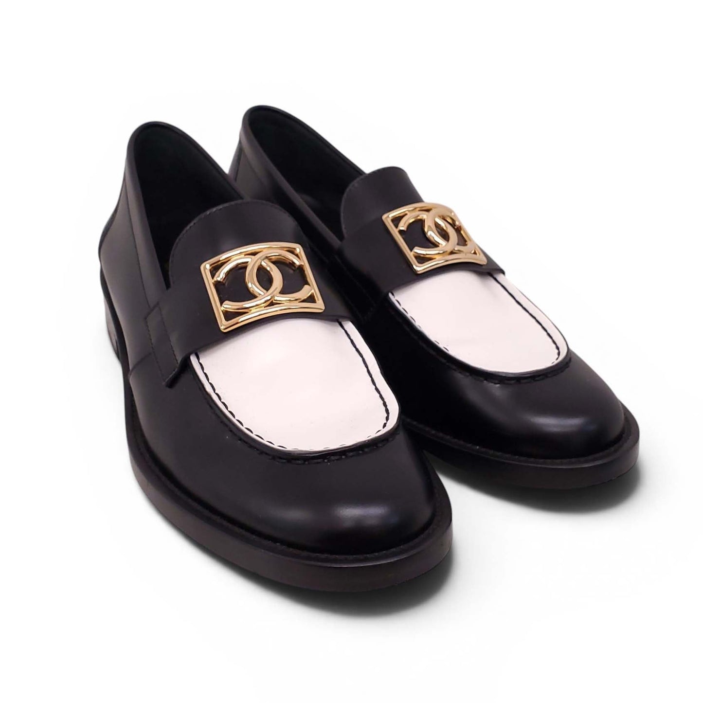 CHANEL BLACK AND WHITE LOAFERS WITH GOLD LOGO - SIZE 39.5C