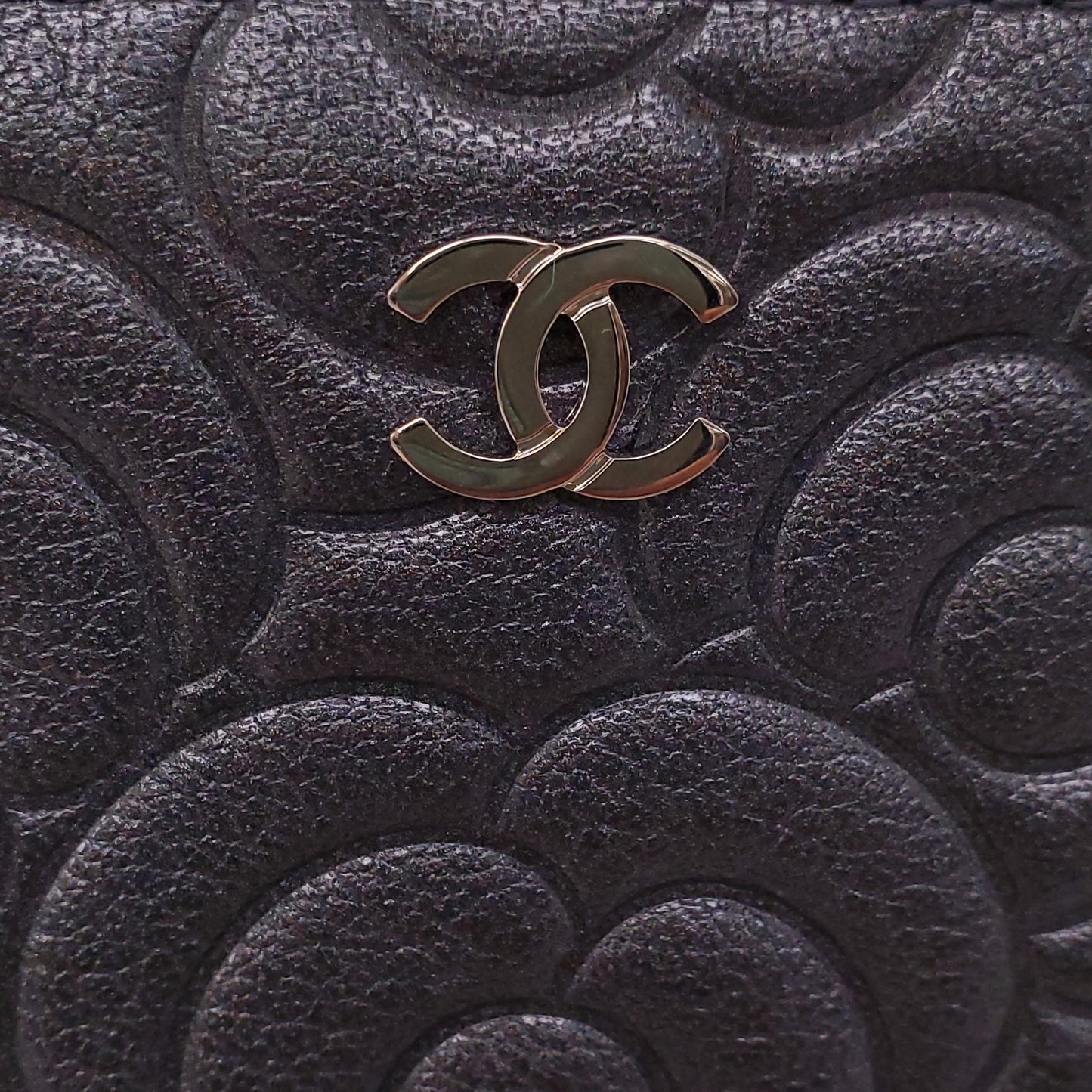 CHANEL BLACK CAMÉLIA KEY POUCH