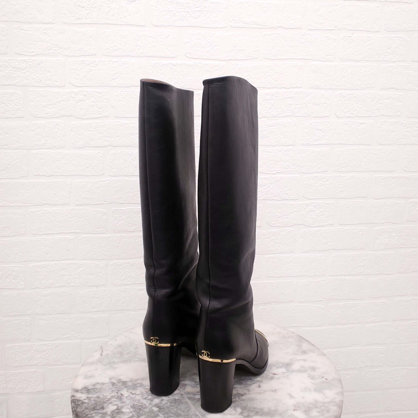 CHANEL BLACK LEATHER CALF BOOTS WITH CAP TOE - SIZE 41