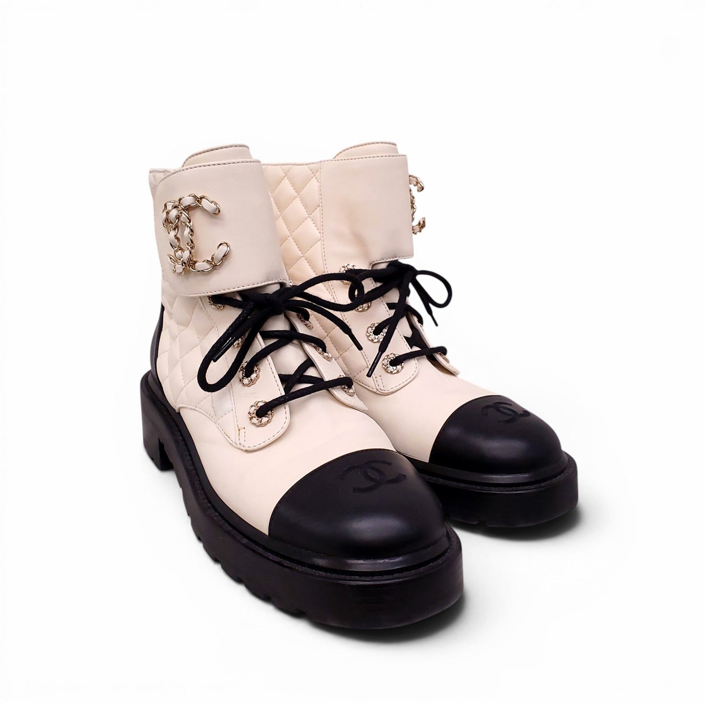 CHANEL CREAM AND BLACK QUILTED MOTORCYCLE BOOTS WITH CC LOGO - SIZE 38.5