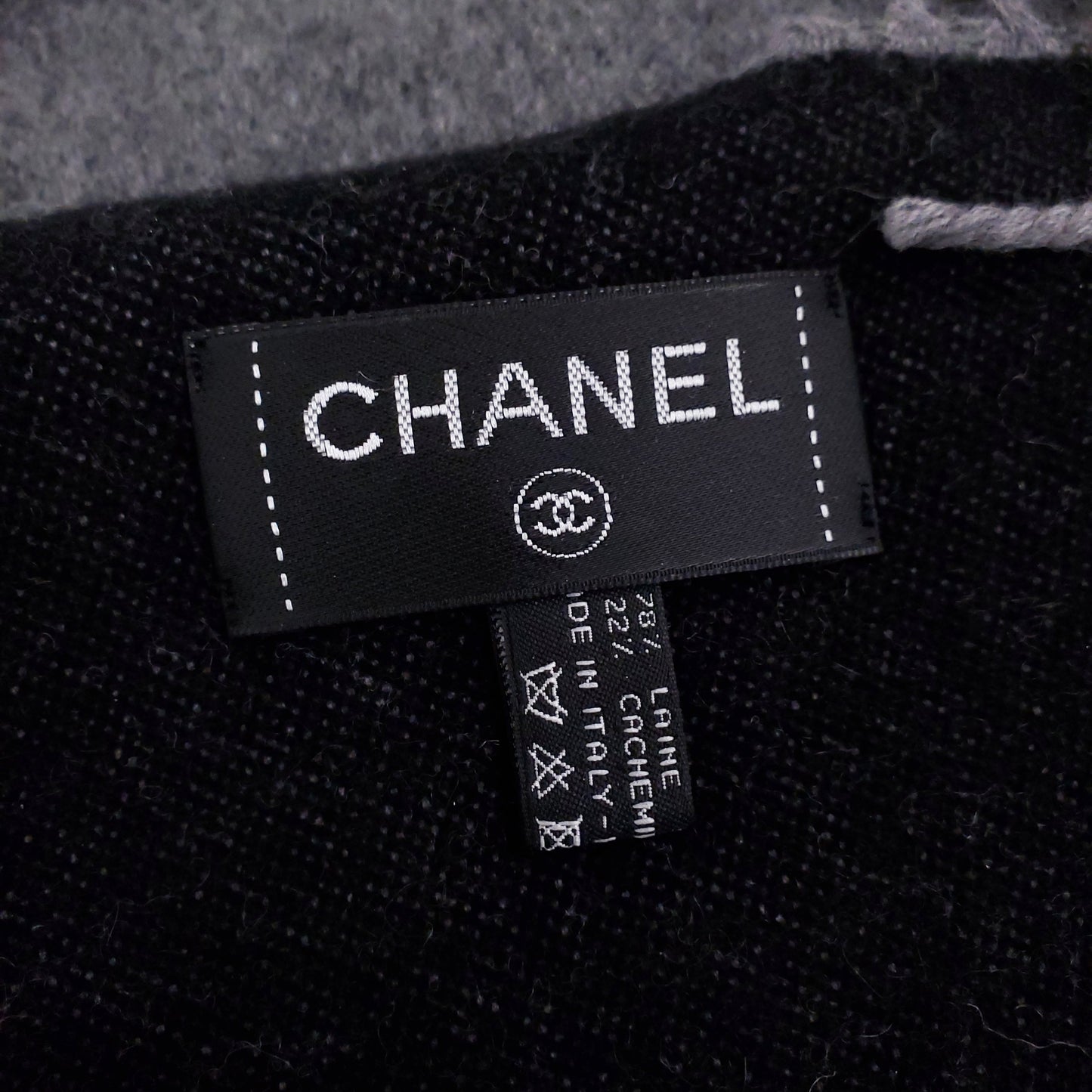 CHANEL GREY WOOL AND CASHMERE BLEND LOGO BLANKET AND PILLOW SET