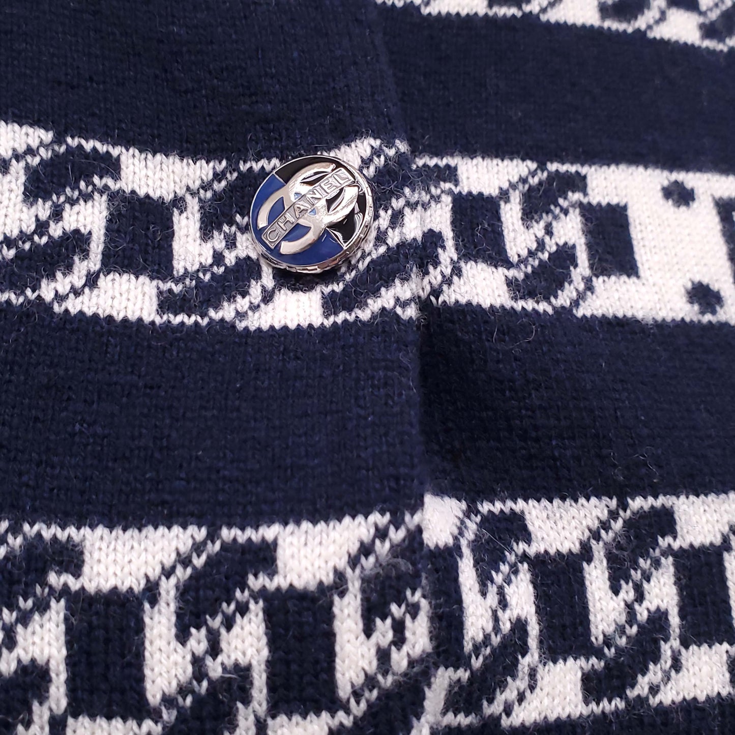 CHANEL NAVY AND WHITE CASHMERE PATTERNED CARDIGAN - SIZE 38