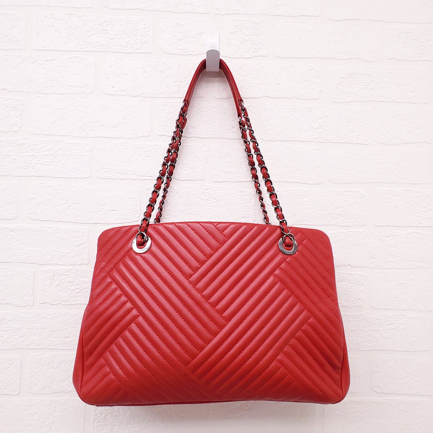 CHANEL RED LEATHER CROSSING LARGE SHOPPING TOTE