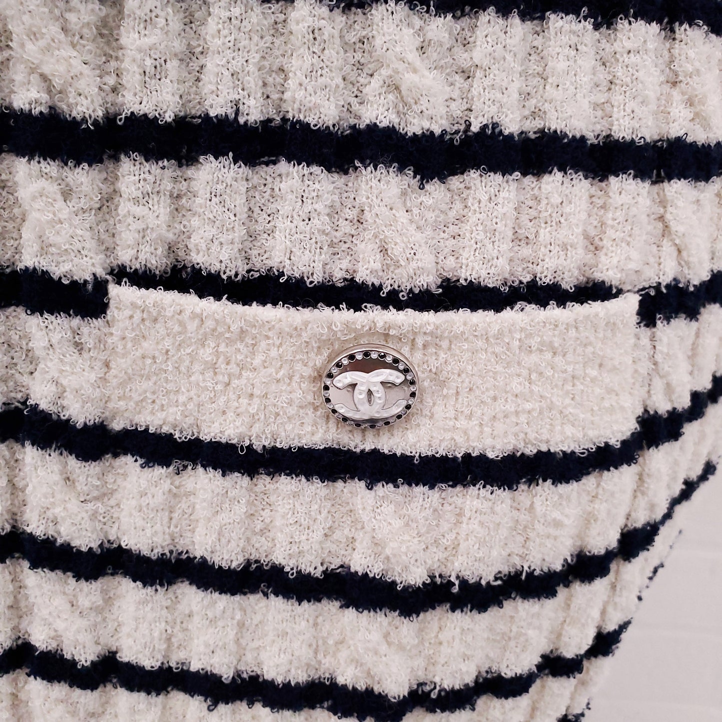 CHANEL SHORT SLEEVE CREAM AND NAVY STRIPED DRESS WITH LOGO AND CUT OUT BACK DETAIL - SIZE 38