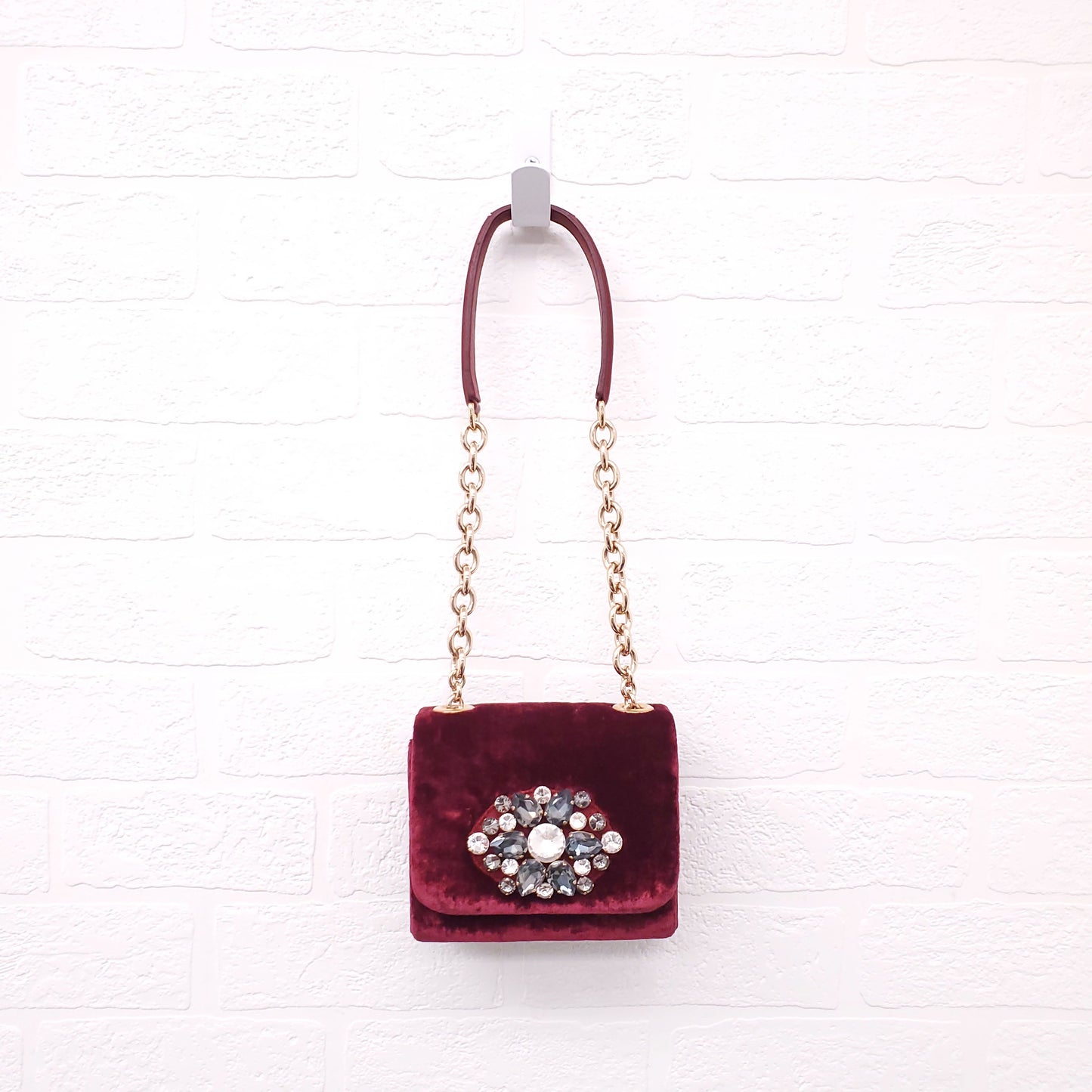 DOLCE & GABBANA BURGUNDY VELVET SHOULDER BAG WITH CRYSTAL EMBLEM