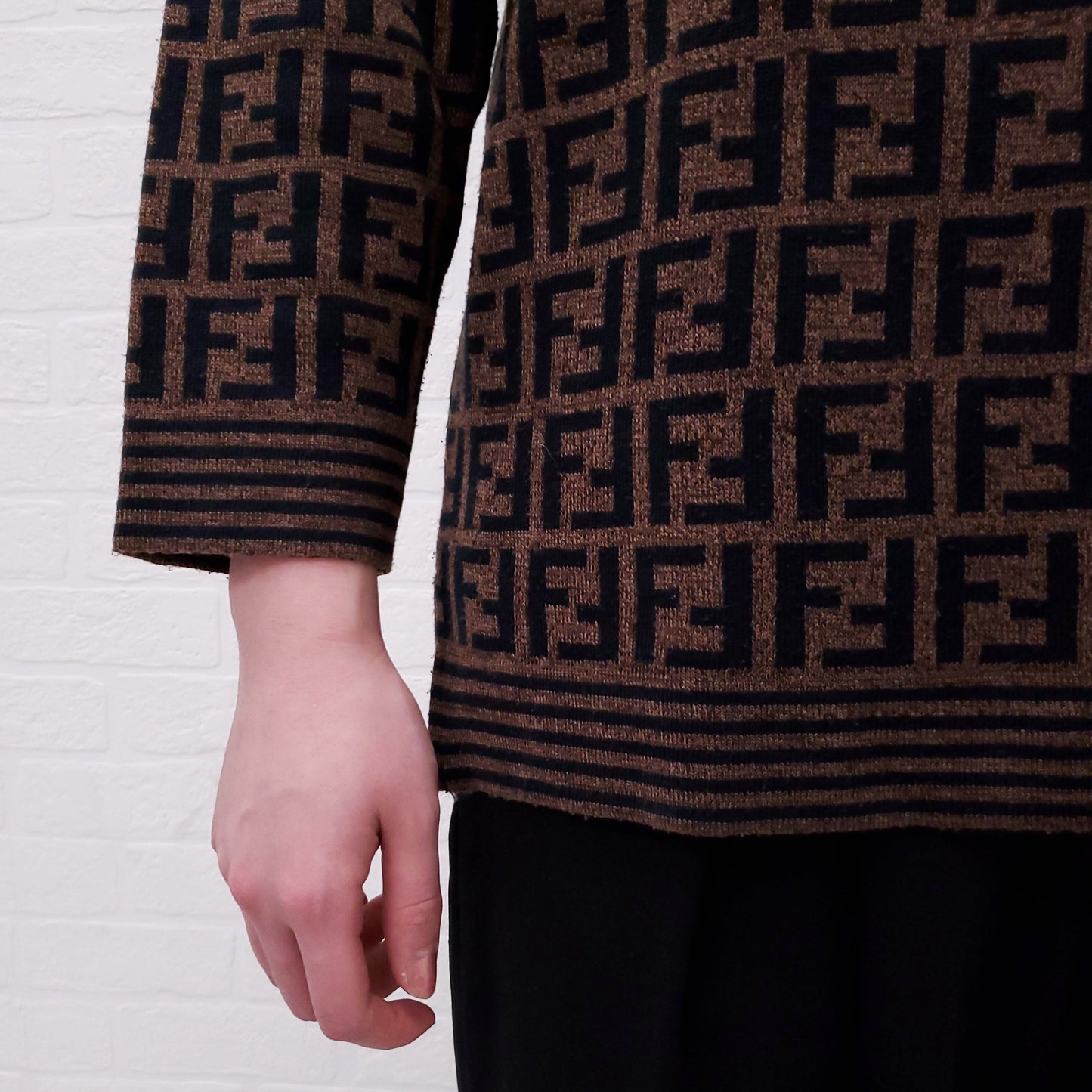 FENDI BROWN LOGO SWEATER - SIZE L