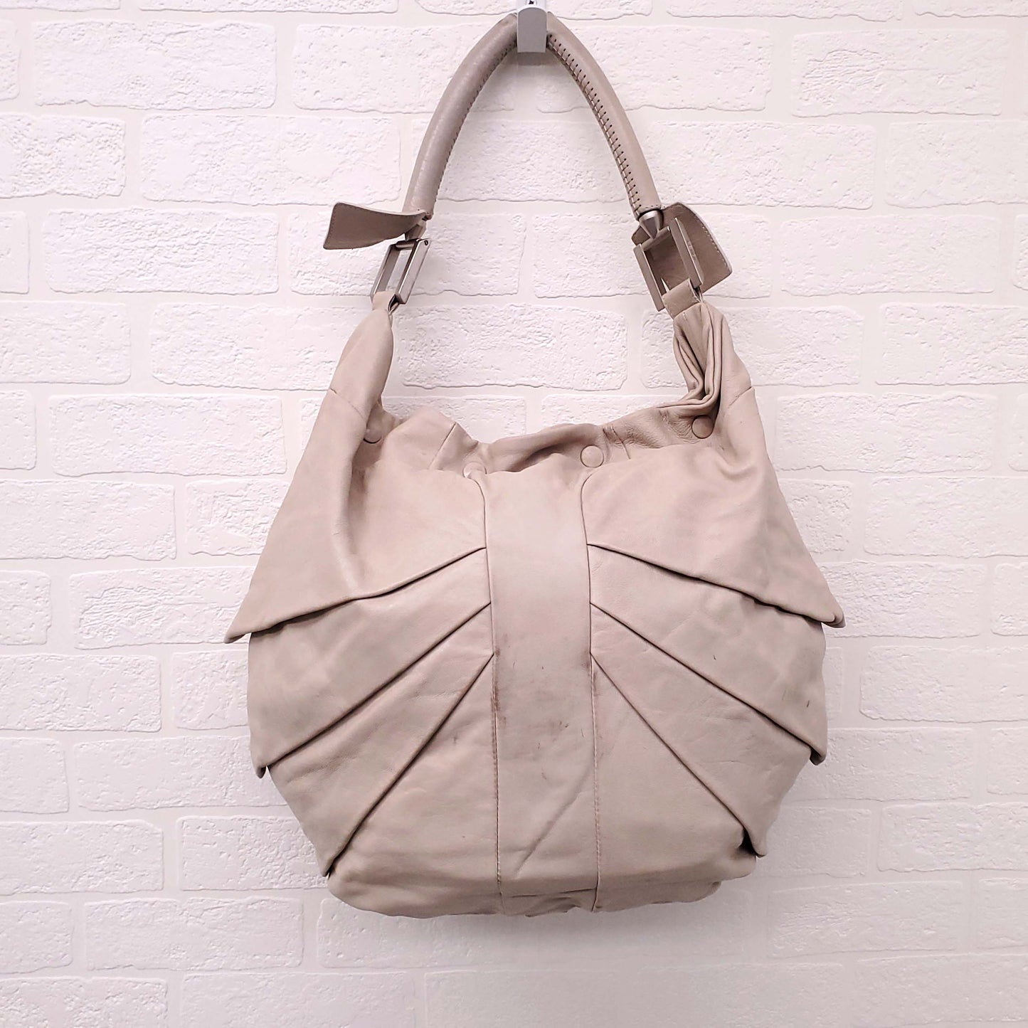 FENDI TAUPE LEATHER SHOULDER BAG WITH FRONT ZIPPER DETAIL