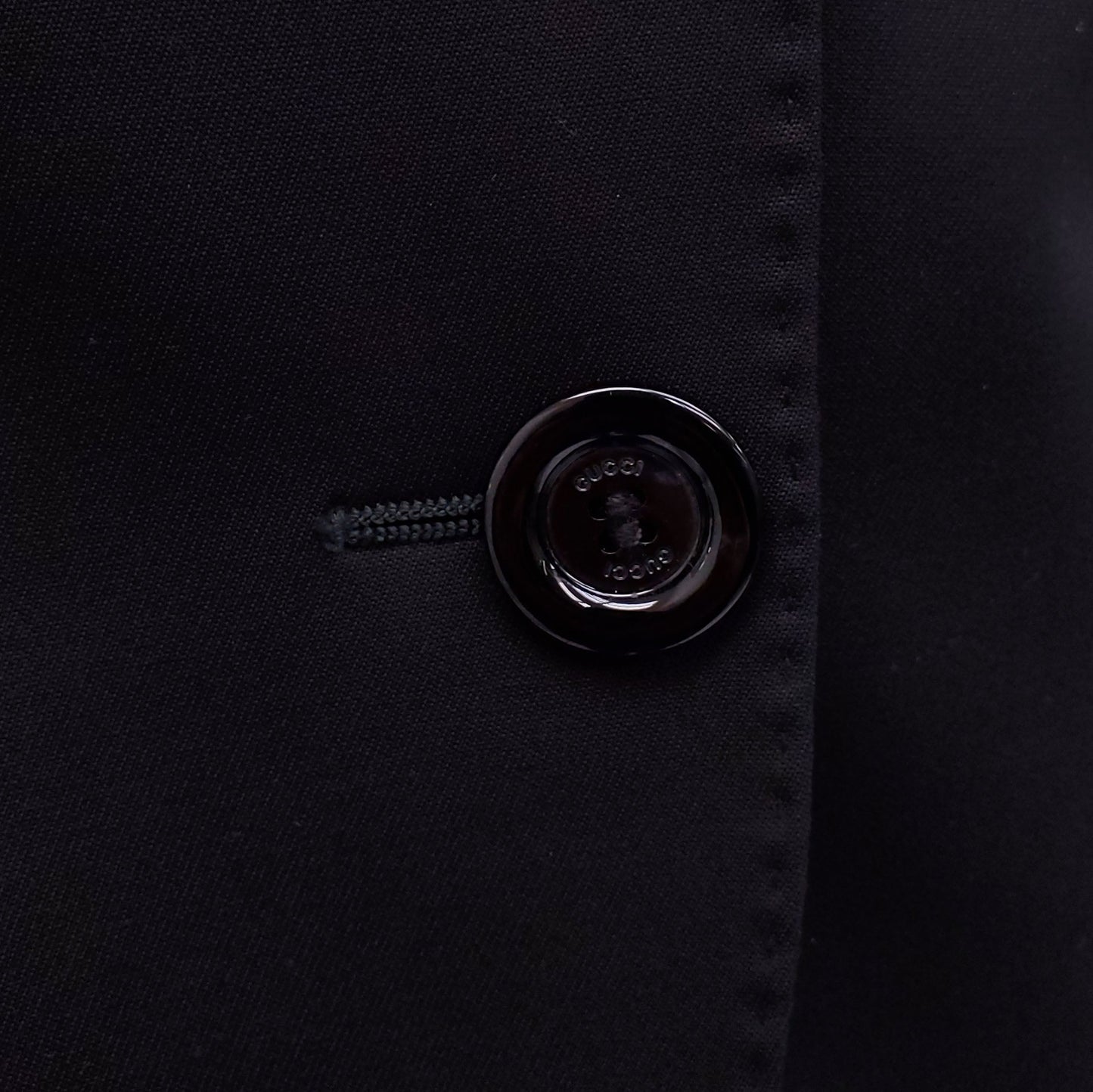 GUCCI BLACK SUIT WITH PLEATED SLEEVE DETAIL - SIZE 6