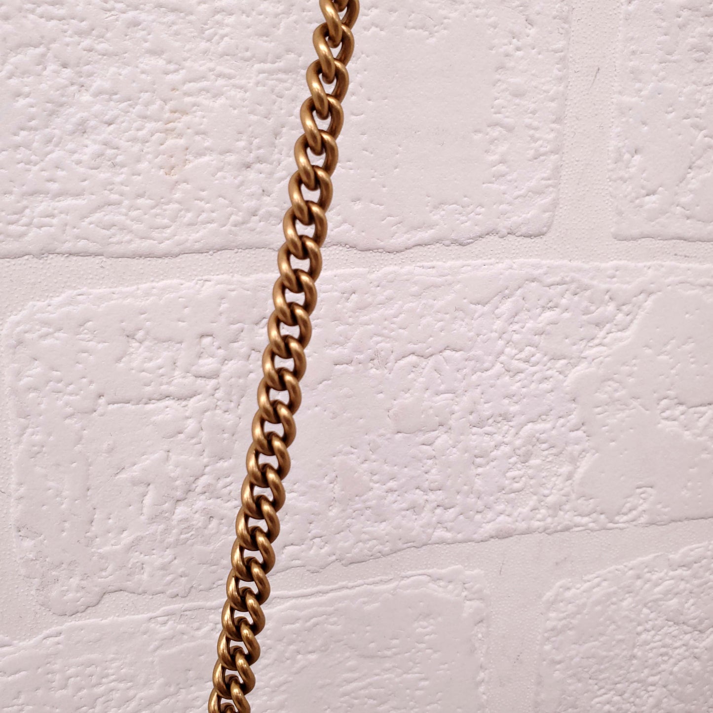 GUCCI GG MARMONT SMALL SHOULDER BAG IN IVORY WITH GG GOLD LOGOS