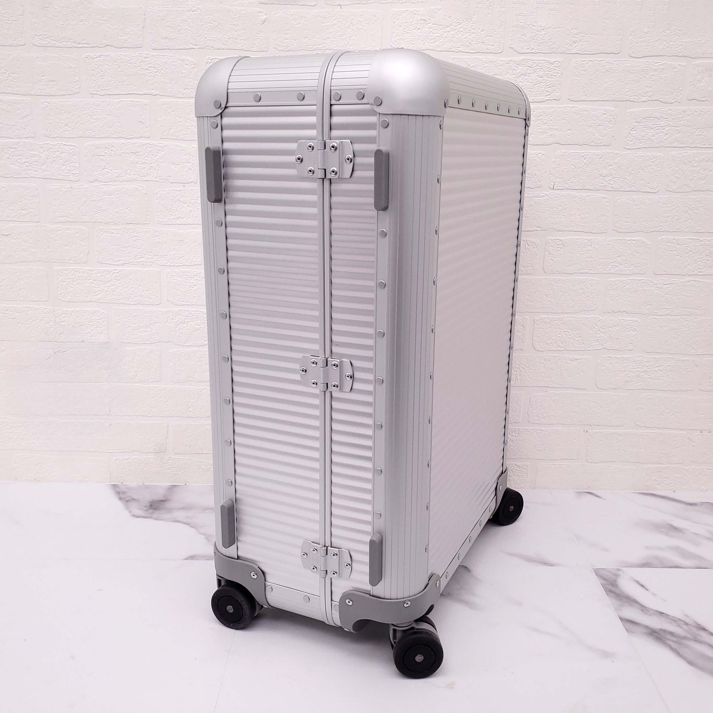 GUCCI SILVER LUGGAGE