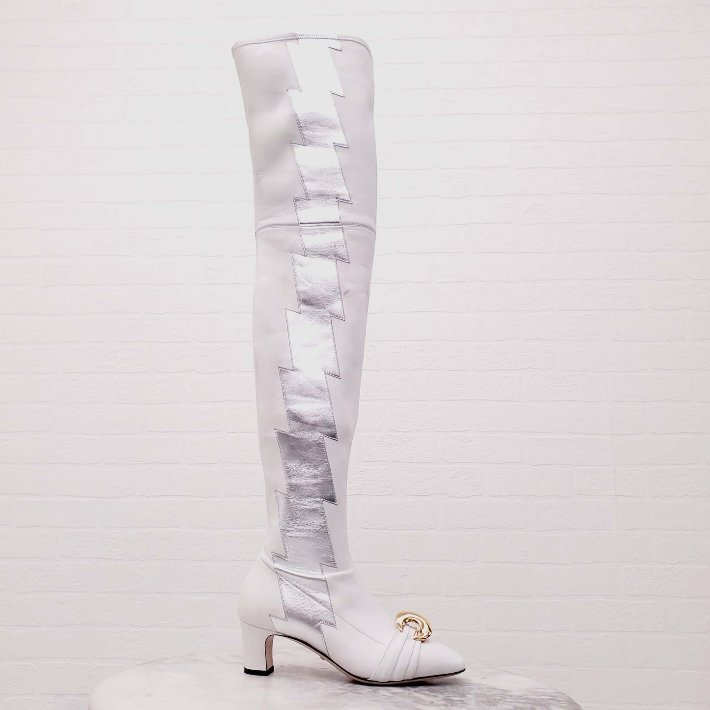 GUCCI WHITE BOOTS WITH SILVER STRIKE - SIZE 36