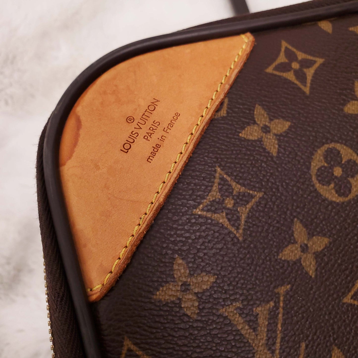 LOUIS VUITTON MONOGRAM ROLLING CARRY ON SUITCASE