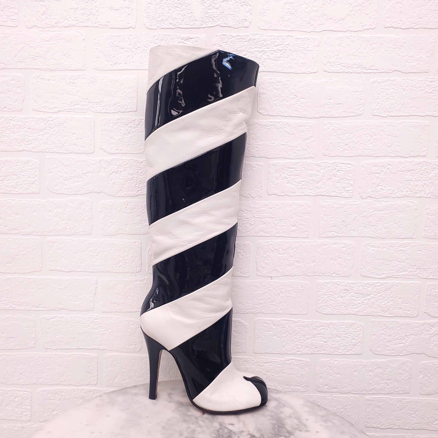 MAISON MARGIELA TABI BOOTS IN BLACK PATENT AND WHITE LEATHER - SIZE 38