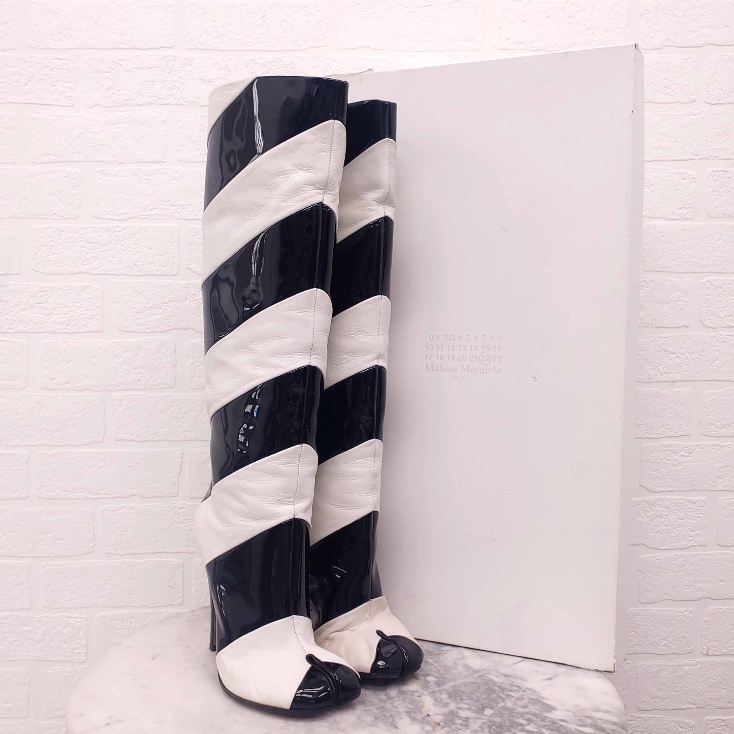 MAISON MARGIELA TABI BOOTS IN BLACK PATENT AND WHITE LEATHER - SIZE 38