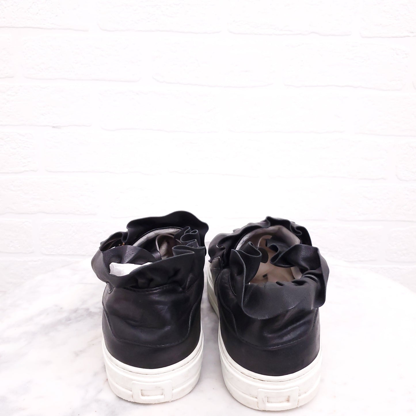 ROGER VIVIER BLACK LEATHER RUFFLE SNEAKERS WITH ZIPPER DETAIL - SIZE 38.5