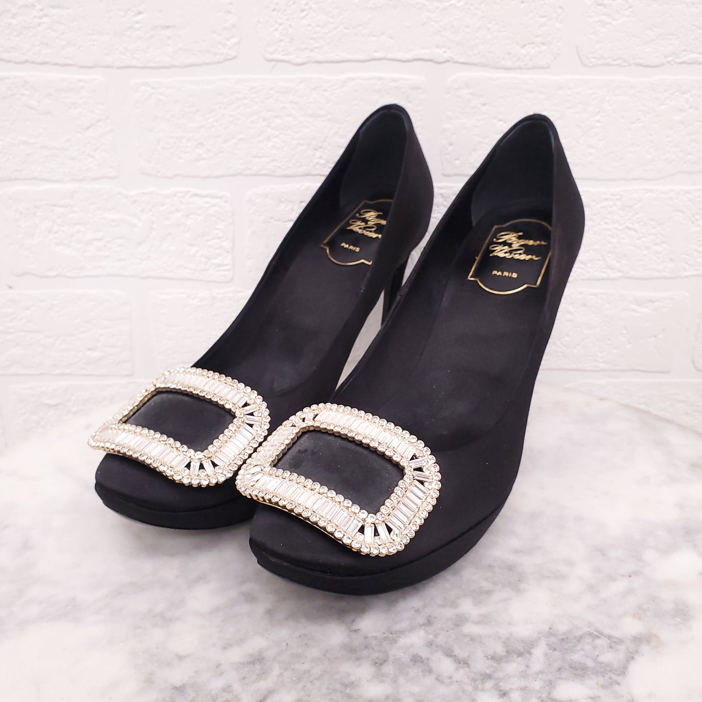 ROGER VIVIER BLACK SATIN HEELS WITH CRYSTAL EMBLEM - SIZE 39