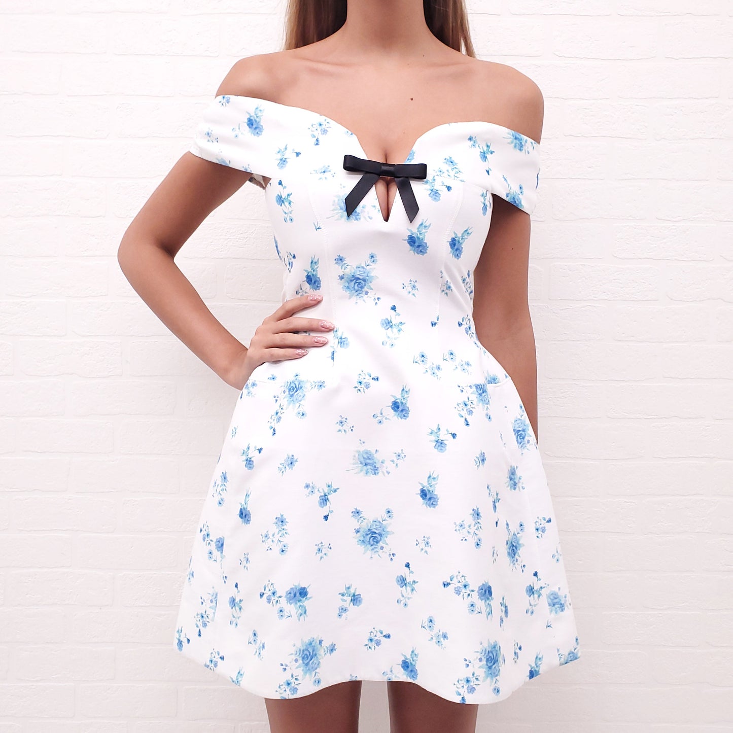 SHUSHU/TONG WHITE AND BLUE FLORAL OFF THE SHOULDER DRESS - SIZE 4 US/8 UK
