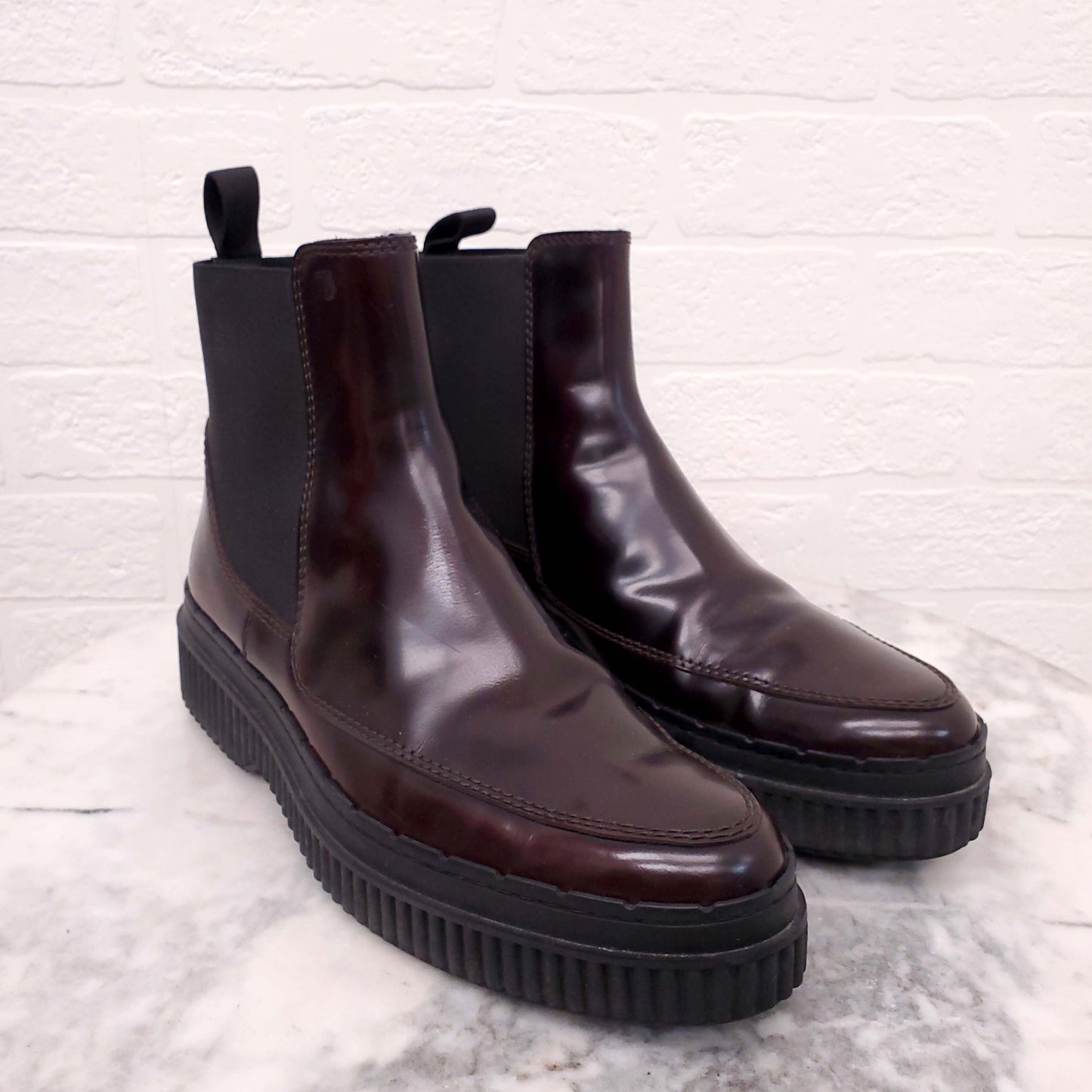 TOD'S BURGUNDY PATENT CHELSEA BOOTS - SIZE 38