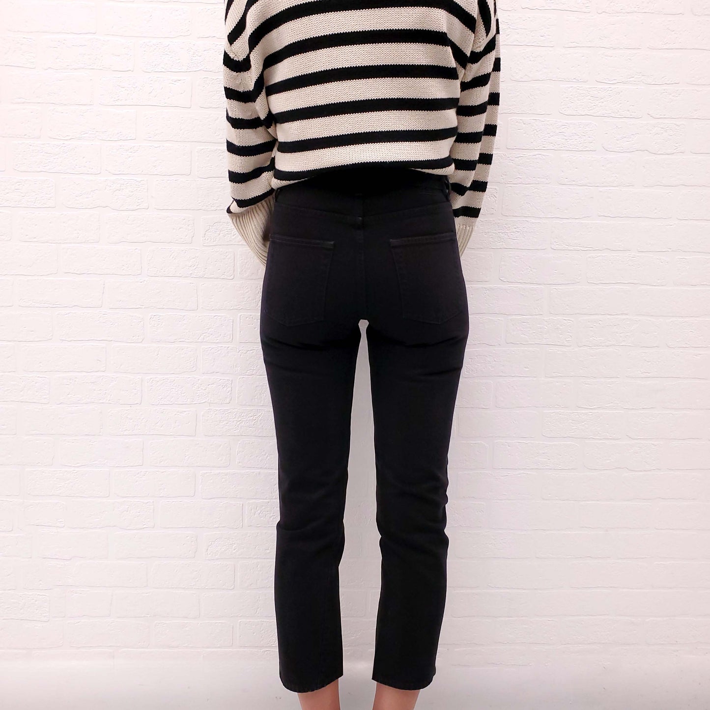 TOTEME BLACK 'TWISTED SEAM' CROPPED JEANS WITH LOGO - SIZE 24