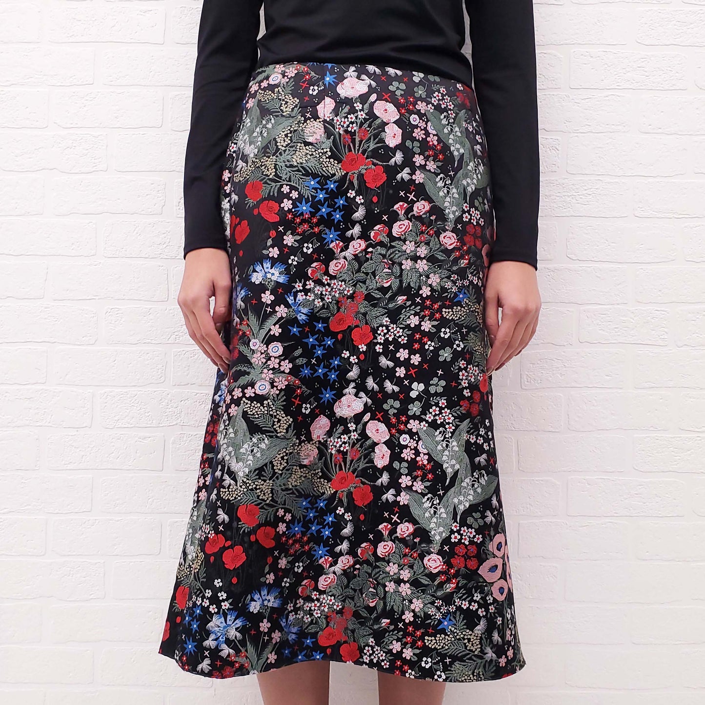 VALENTINO BLACK SILK FLORAL SKIRT - SIZE 6