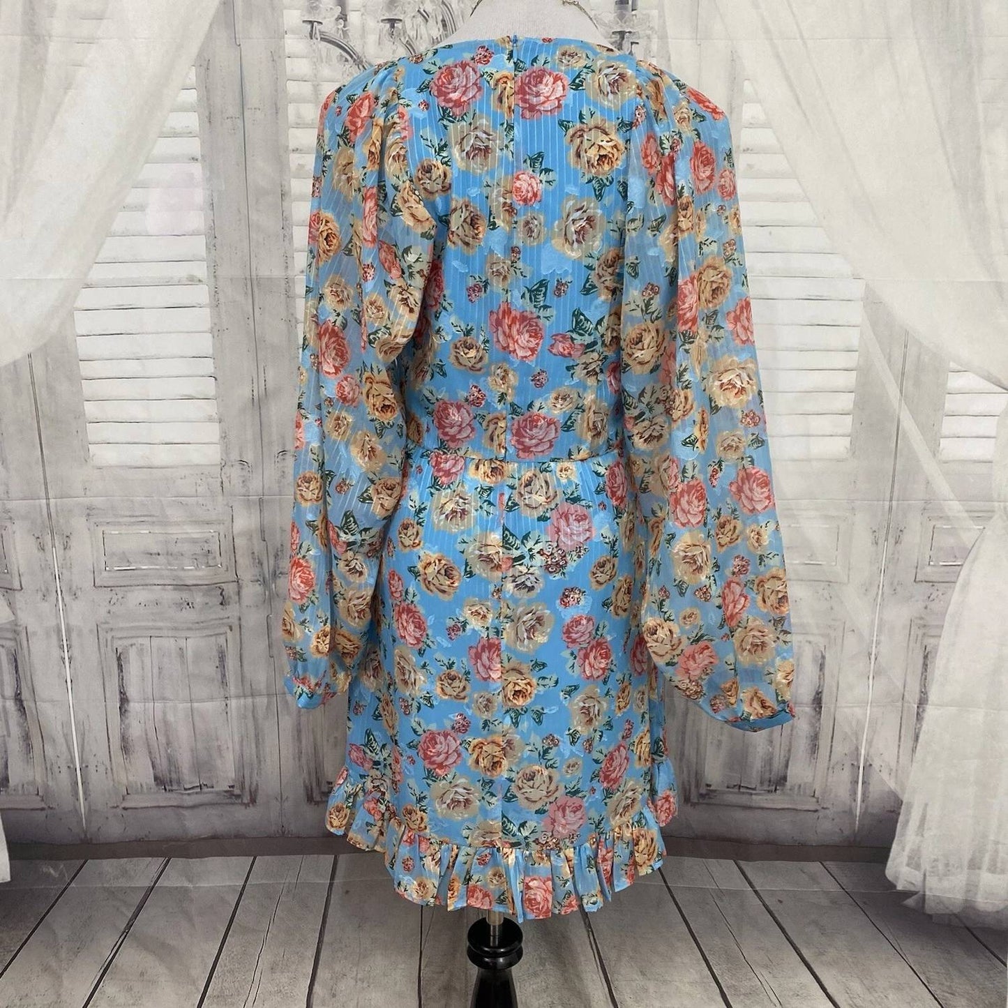 Vero Poet Sleeve Dress In Baby Blue