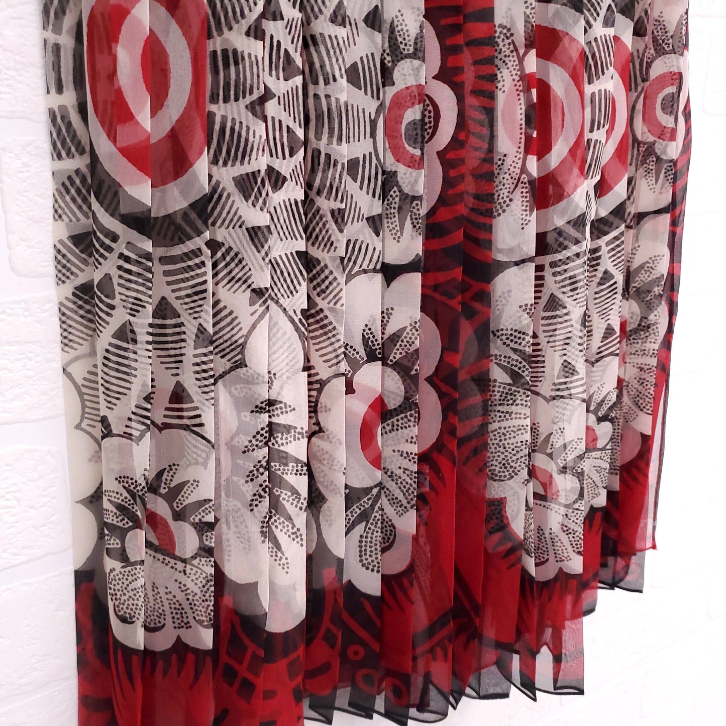 VALENTINO PRINTED SILK PLEATED SKIRT ($3500) - SIZE 40