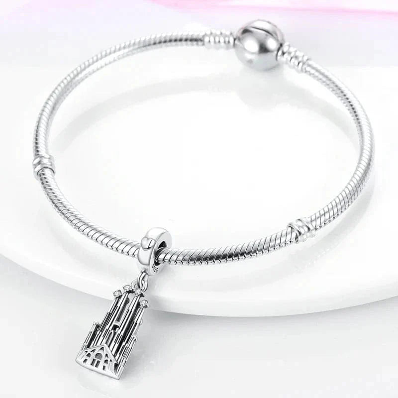 La Sagrada Familia Charm